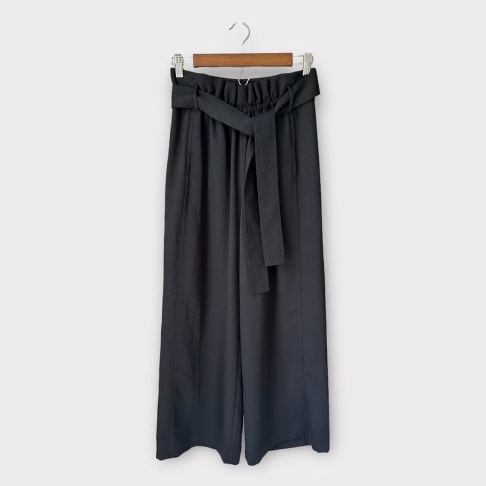 Aritzia Wilfred Elegant Paperbag Pant in Black, size 6